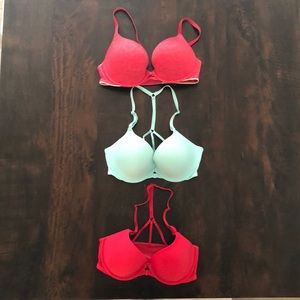 3 like new 32D Victoria’s Secret bras